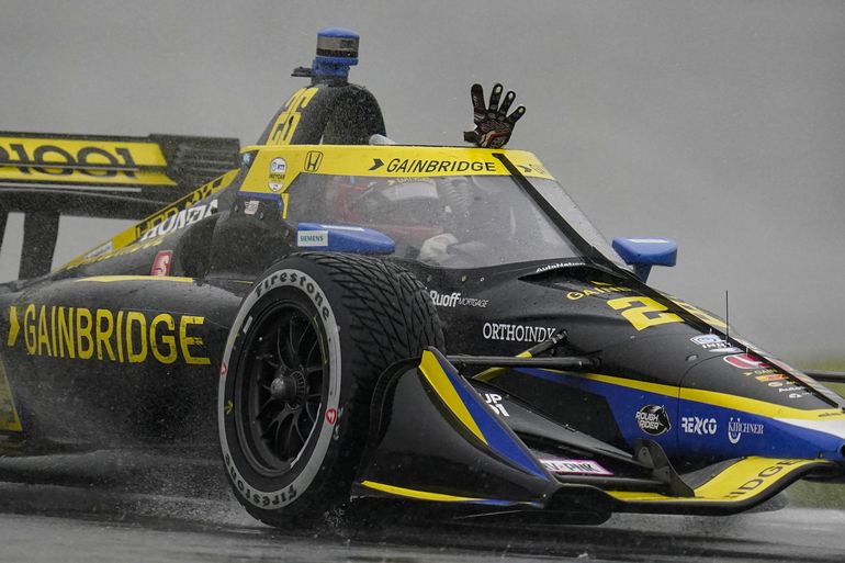 Herta rebasa bajo la lluvia y gana GP de IndyCar