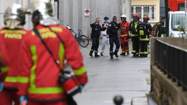 dos apunalados en paris cerca de la antigua oficina de charlie hebdo