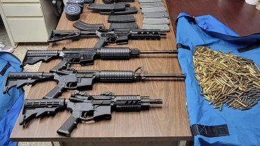 Ocupan potentes rifles en un residencial de Arecibo