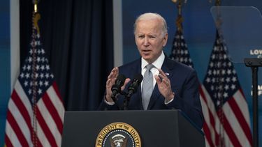 Biden defiende su presidencia, critica a ultra-MAGA