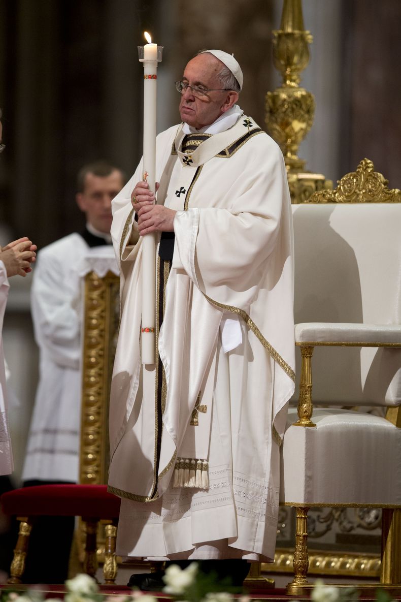 EUR-GEN_PAPA-VIGILIA_DE_PASCUA-0.jpg
