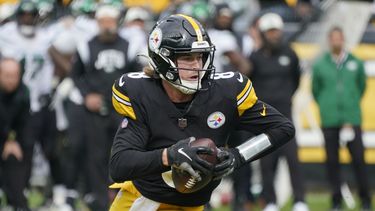 Kenny Pickett será el QB titular de Steelers ante Bills