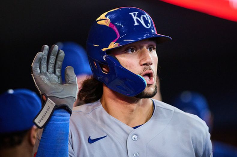 Jac Caglianone, de los Reales de Kansas City, festeja luego de pegar un cuadrangular de dos carreras frente a los Azulejos de Toronto, el jueves 27 de agosto de 2026 (Sammy Kogan/The Canadian Press via AP)