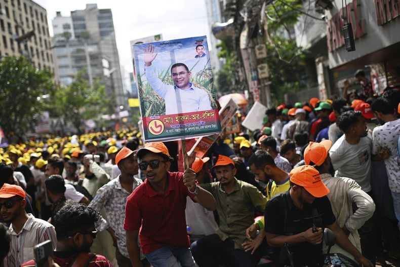 Activistas del Partido Nacionalista de Bangladesh (BNP) se reúnen en las calles para pedir elecciones generales en diciembre, en Daka, Bangladesh, el miércoles 28 de mayo de 2025. (AP Foto/Mahmud Hossain Opu)