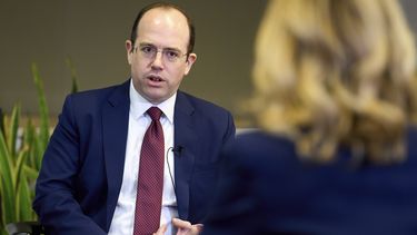 Michael Romano, ex fiscal a cargo de casos relacionados con el asalto al Capitolio estadounidense, en entrevista en Washington el 24 de abril del 2025. (AP foto/Jacquelyn Martin)