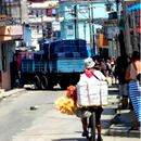 Camión cargado de ataúdes se estrella contra una vivienda en Regla, La Habana