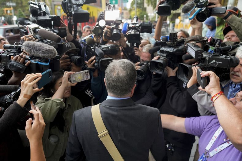 Marc Agnifilo, abogado de Sean Diddy Combs, llega al tribunal federal de Manhattan el martes 17 de septiembre de 2024 en Nueva York. (Foto AP/Seth Wenig)