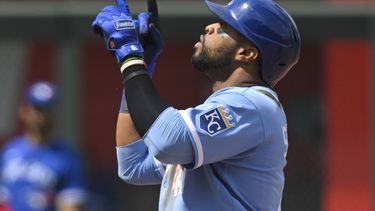 Bates de Reales despiertan en triunfo ante Azulejos