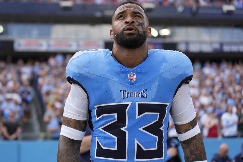 ARCHIVO - Jamal Adams, safety de los Titans de Tennessee, espera el comienzo de un partido ante los Packers de Green Bay, el 22 de septiembre de 2024 (AP Foto/George Walker IV, archivo)