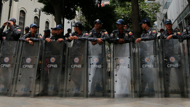 efectivos policiales armados toman la asamblea nacional de venezuela