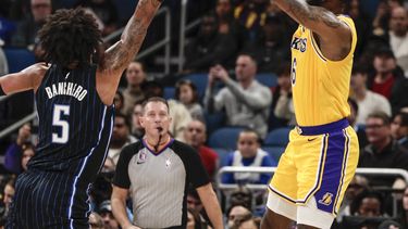 Lakers superan al Magic y ponen fin a racha de 4 derrotas