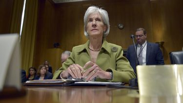 Renuncia la secretaria de Salud de EEUU