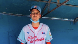 el joven lanzador yadier batista se suma al indetenible exodo de peloteros cubanos