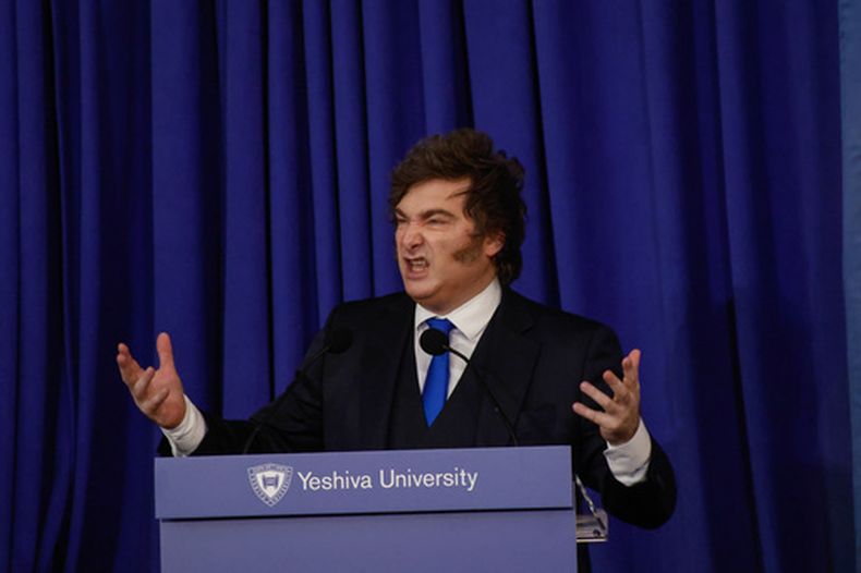 El presidente de Argentina, Javier Milei, habla en la Universidad Yeshiva el lunes 9 de marzo de 2026 en Nueva York. (AP Foto/Kena Betancur)