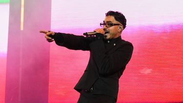 El rapero puertorriqueño Álvaro Díaz se presenta durante el festival de música Coca-Cola Flow Fest en la Ciudad de México, el domingo 23 de noviembre de 2025. (Foto AP/Claudia Rosel)