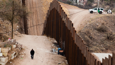 tribunal supremo respalda medidas de trump para negar asilo politico en la frontera