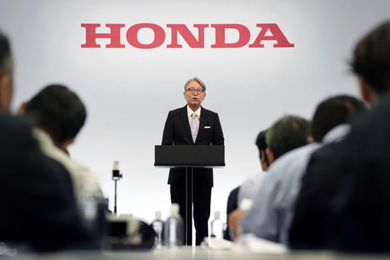 El director ejecutivo de Honda, Toshihiro Mibe, habla en una conferencia de prensa en Tokio, el jueves 14 de mayo de 2026. (Yuta Omori/Kyodo News vía AP)