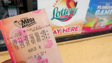 los premios de powerball y mega millions se disparan a 904 millones de dolares en total