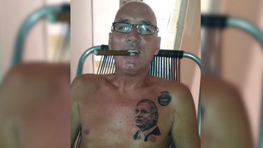 le llueven las burlas a un cubano que se tatuo en el pecho la cara de diaz-canel