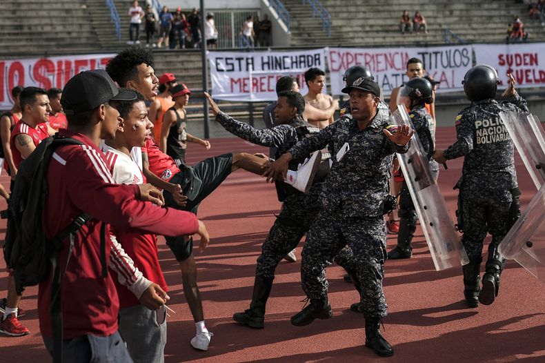 DEP-FUT_VENEZUELA-HINCHADA_PASION-7.jpg