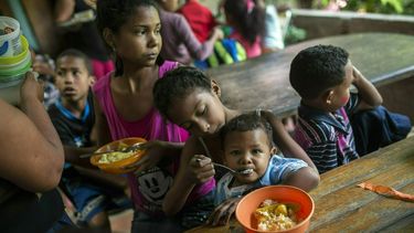Venezolanos sobreviven entre la inflación y el hambre