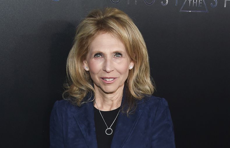ARCHIVO - Shari Redstone asiste al estreno de Ghost in the Shell en AMC Loews Lincoln Square en Nueva York el 29 de marzo de 2017. El gigante del entretenimiento Paramount se fusionará con Skydance, cerrando así una gestión de décadas de la familia Redstone en Hollywood e inyectando dinero que se necesita desesperadamente en un estudio heredado que ha luchado por adaptarse a un panorama cambiante del entretenimiento. También señala el surgimiento de un nuevo actor poderoso, David Ellison, fundador de Skydance e hijo del multimillonario Larry Ellison, fundador de la empresa de software Oracle. (Foto Evan Agostini/Invision/AP, archivo)