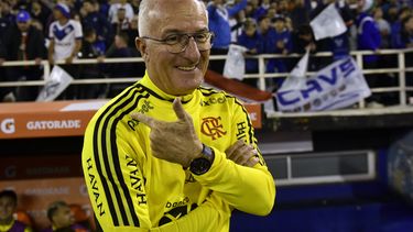 ARCHIVO - Dorival Júnior, del Flamengo de Brasil, sonríe antes del partido de ida de la Copa Libertadores en Buenos Aires, el 31 de agosto de 2022 (AP Foto/Gustavo Garello, archivo)
