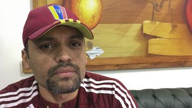 Exclusiva AP: Militares rebeldes logran salir de Venezuela