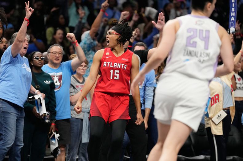 Allisha Gray del Dream de Atlanta reacciona durante el juego 6 de las Finales de la WNBA ante las Valkyries de Golden State el jueves 29 de octubre del 2026. (AP Foto/Brynn Anderson)