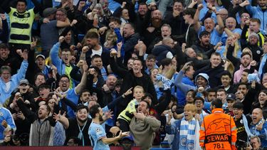 Bernardo Silva celebra tras marcar el segundo gol del Manchester City ante el Real Madrid en las semifinales de la Liga de Campeones, el miércoles 17 de mayo de 2023, en Manchester. (AP Foto/Jon Super)