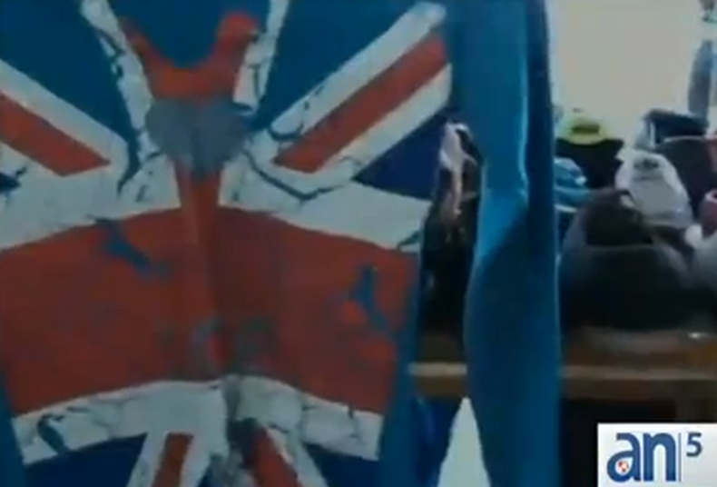 Regresa la paranoia del diversionismo ideológico a cuba. Al régimen le alarma nuevamente el uso entre los jóvenes de ropas y símbolos de otros países como Estados Unidos.