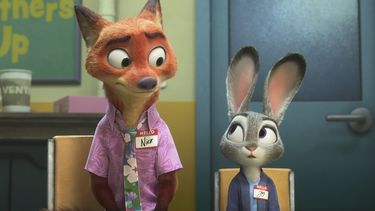 Esta imagen publicada por Disney muestra a Nick Wilde, con la voz de Jason Bateman, a la izquierda, y Judy Hopps, con la voz de Ginnifer Goodwin, en una escena de Zootopia 2. (Disney via AP)