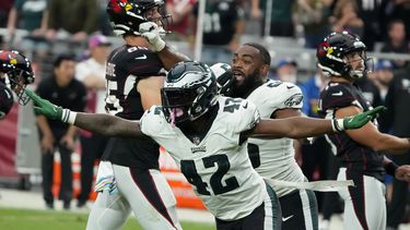 Eagles vencen 20-17 a Cardinals y se mantienen invictos