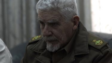 Ramiro Valdés atento a la comparecencia televisiva de Raúl Castro.