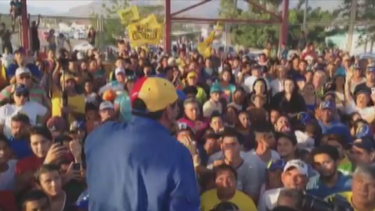 motorizados chavistas atacan a henrique capriles durante caminata opositora