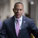 Jeffries sucede a Pelosi como líder demócrata en la cámara