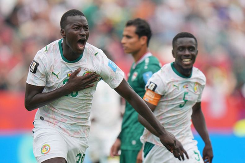 Pape Gueye (26) celebra tras anotar el tercer gol de Senegal contra Irak en el partido del Grupo I del Mundial, el viernes 26 de junio de 2026, en Toronto. (AP Foto/Stephanie Scarbrough)