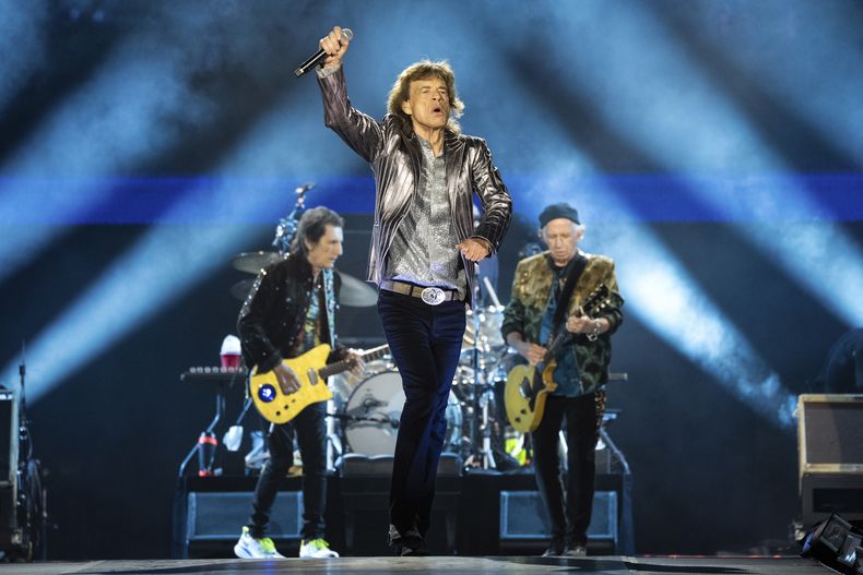 Mick Jagger de Los Rolling Stones se presenta en la primera noche de la etapa estadounidense de su gira Hackney Diamonds el domingo 28 de abril de 2024 en Houston. (Foto Amy Harris/Invision/AP)