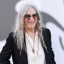 ARCHIVO - Patti Smith aparece en el estreno de Beetlejuice Beetlejuice durante la 81a edición del Festival de Cine de Venecia en Venecia, Italia, el 28 de agosto de 2024. (Foto Vianney Le Caer/Invision/AP, archivo)