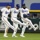 Lowe dispara jonrón; Rangers aplastan a Atléticos