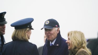 El presidente Joe Biden y la primera dama Jill Biden en la Base de la Fuerza Aérea Andrews en Maryland, el 26 de noviembre de 2023. (Foto AP/Stephanie Scarbrough)