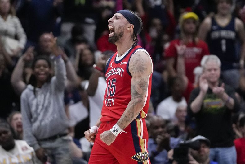 ARCHIVO - El puertorriqueño José Alvarado, de los Pelicans de Nueva Orleáns, reacciona en un partido ante los Kings de Sacramento, el 19 de abril de 2024 (AP Foto/Gerald Herbert, archivo)