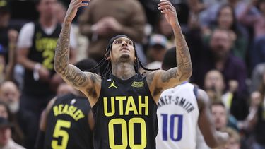 Jazz resiste al final y vence a unos Mavs sin Doncic