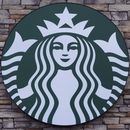 ARCHIVO - El logotipo de la sirena de Starbucks en una cafetería, el 29 de mayo de 2024 en Salem, Nueva Hampshire (AP Foto/Charles Krupa, Archivo)