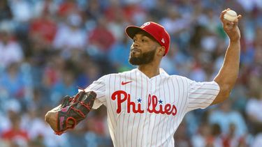 El lanzador de los Filis de Filadelfia, Cristopher Sánchez, lanza durante la primera entrada de un partido de béisbol contra los Piratas de Pittsburgh, el martes 30 de junio de 2026, en Filadelfia. (Foto AP/Laurence Kesterson)