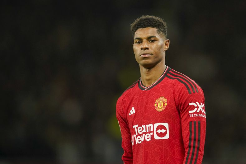 Marcus Rashford, del Manchester United reacciona durante el partido de 4ta ronda de la Copa de la Liga ante el Newcastle United, en Old Trafford, en Manchester, Inglaterra, el miércoles 1 de noviembre de 2023. (AP Foto/Dave Thompson)