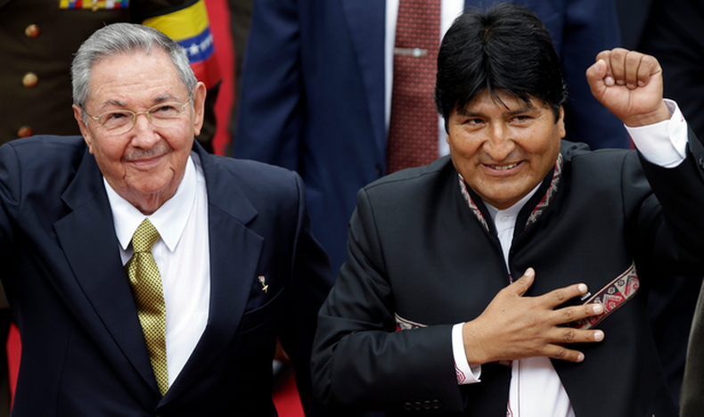 "Vamos a mandar a nuestros médicos a vencer tres especialidades para que puedan administrar hospitales de cuarto nivel", afirmó el presidente boliviano Evo Morales.