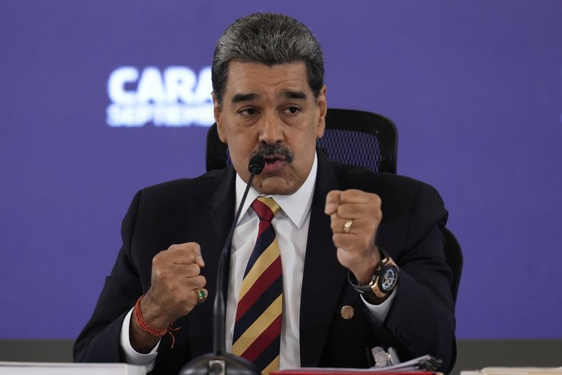 El presidente Nicolás Maduro da una conferencia de prensa en Caracas, Venezuela, el lunes 1 de septiembre de 2025. (AP Foto/Ariana Cubillos)