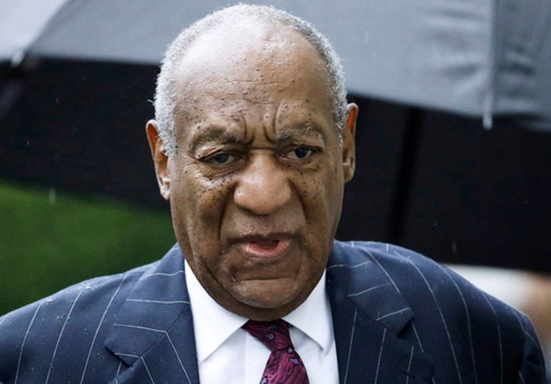 ARCHIVO - Bill Cosby llega a la audiencia de sentencia tras su condena por agresión sexual en el juzgado del condado de Montgomery en Norristown, Pensilvania, el 25 de septiembre de 2018. (Foto AP/Matt Rourke, archivo)