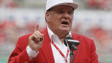 Pete Rose rechaza preguntas en evento de los Filis